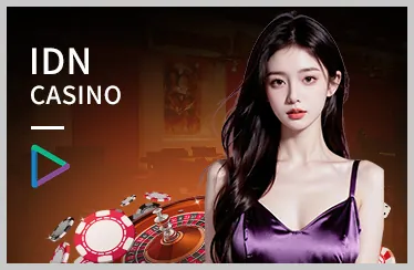 Hình ảnh sòng bạc trực tiếp với bàn baccarat và dealer xinh đẹp